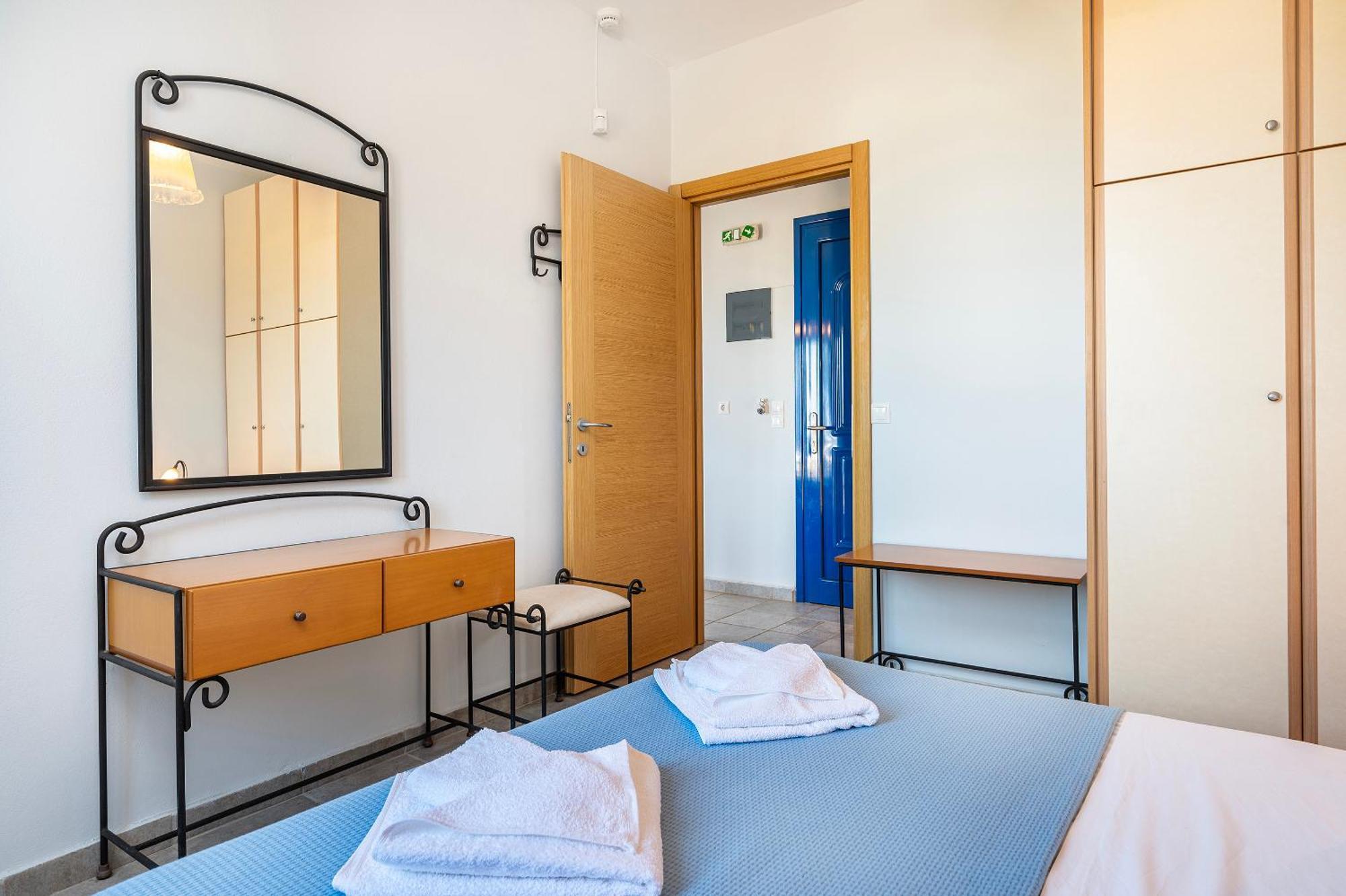 Agnadi Blue Apartments Diakofti Exteriör bild